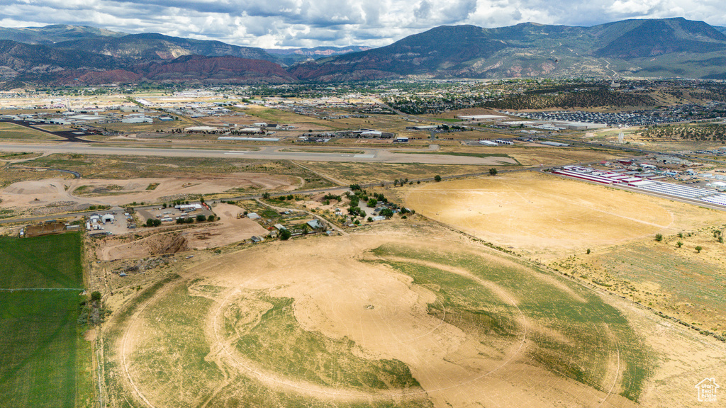 Drone / aerial view featuring a mountain view