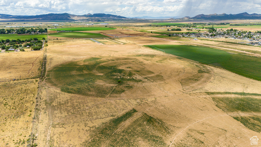 Bird's eye view with a mountain view