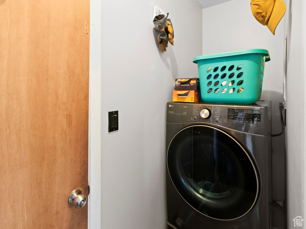 Laundry room featuring washer / clothes dryer