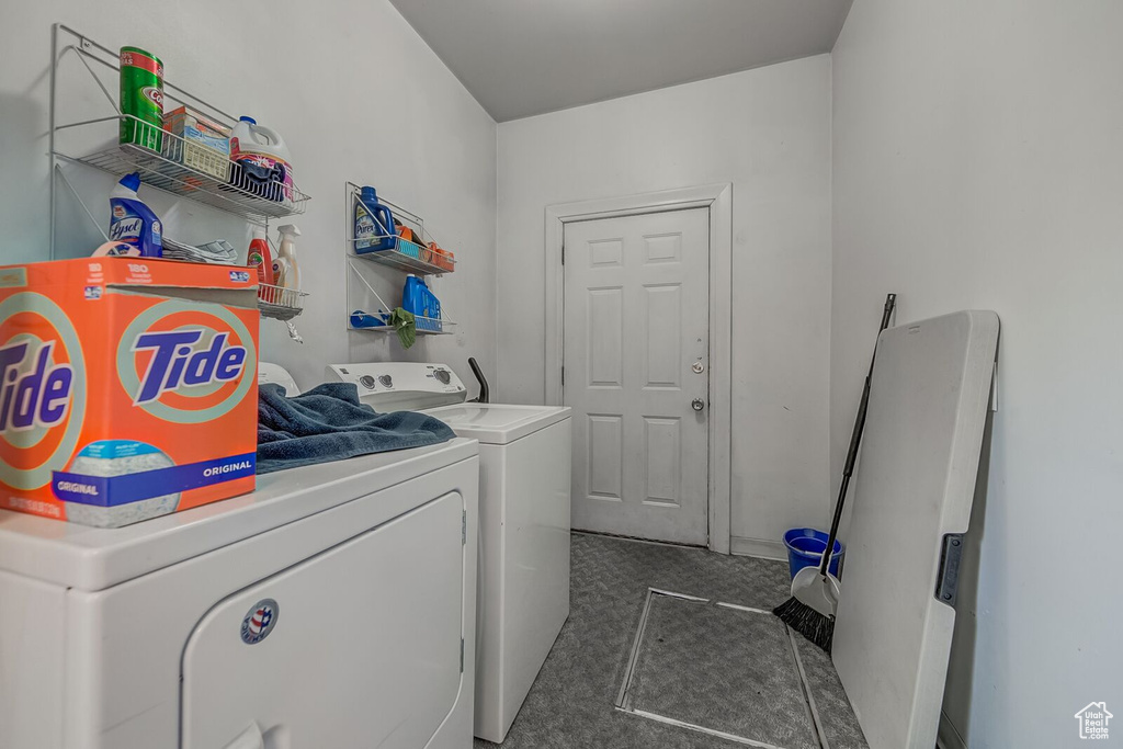 Washroom with washer and dryer