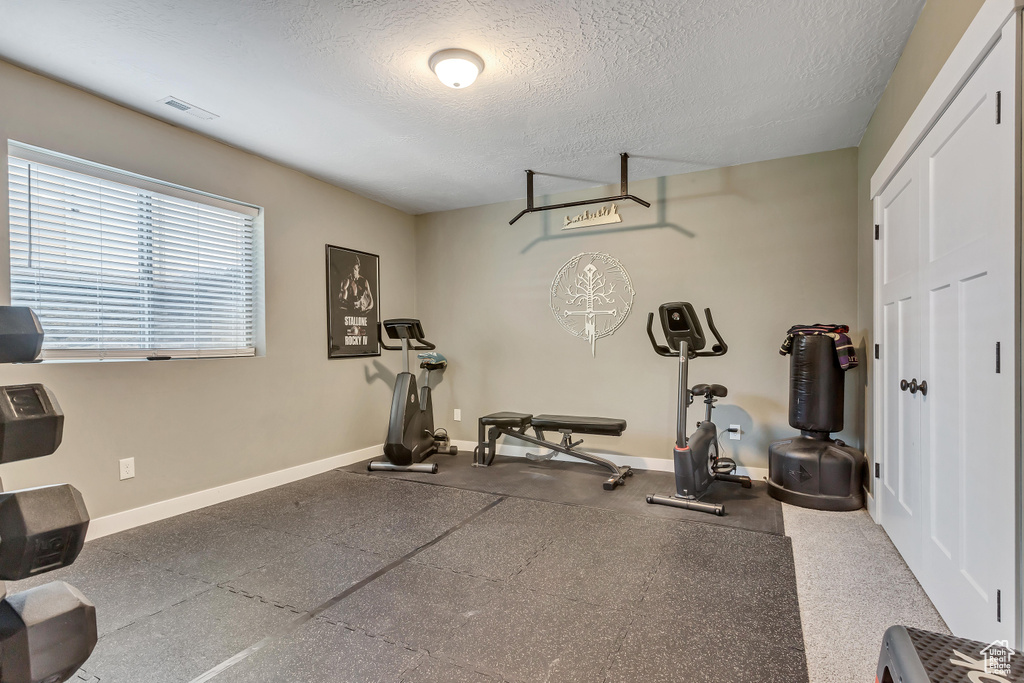 Exercise area with a textured ceiling