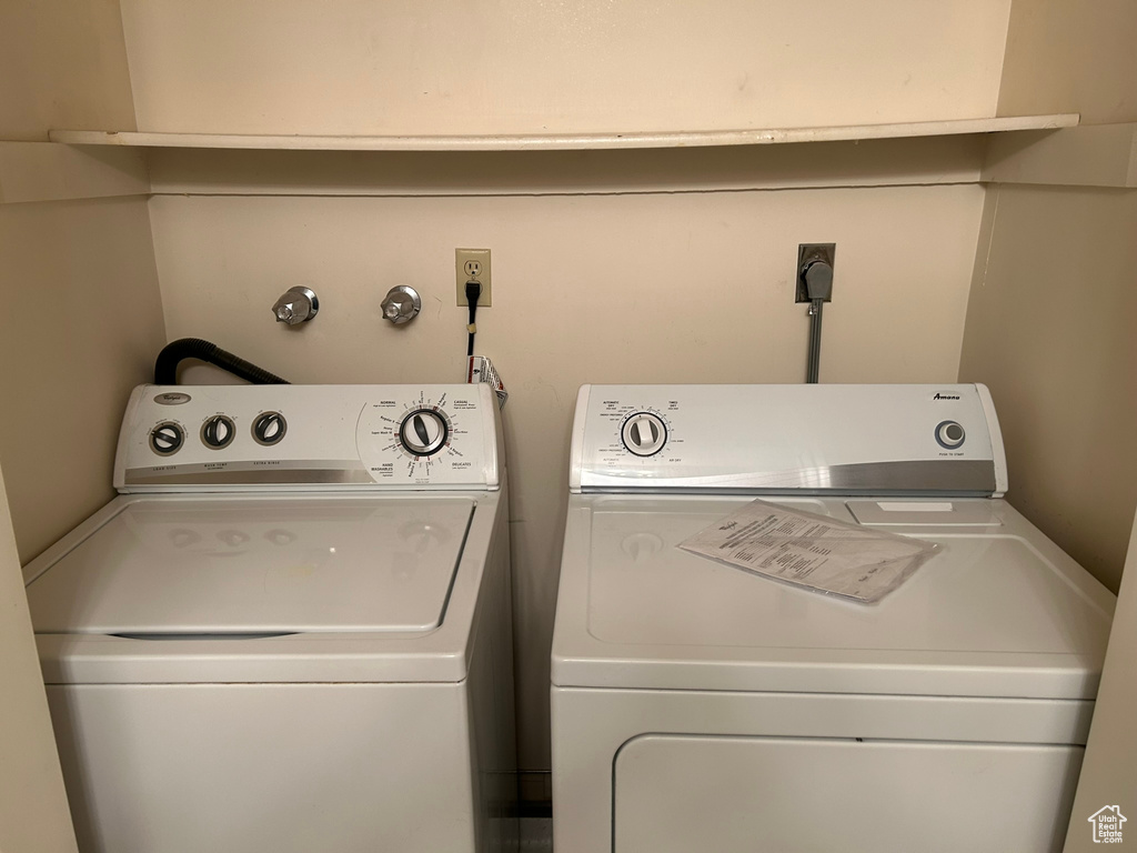 Laundry room with washer and dryer, electric dryer hookup, and washer hookup