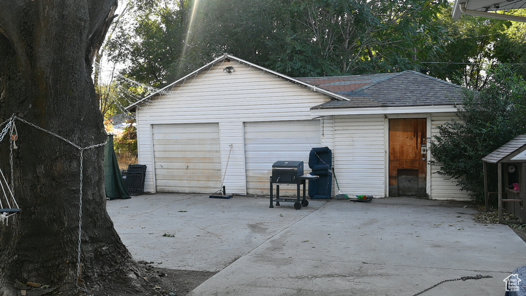 Back of house featuring an outdoor structure and a garage
