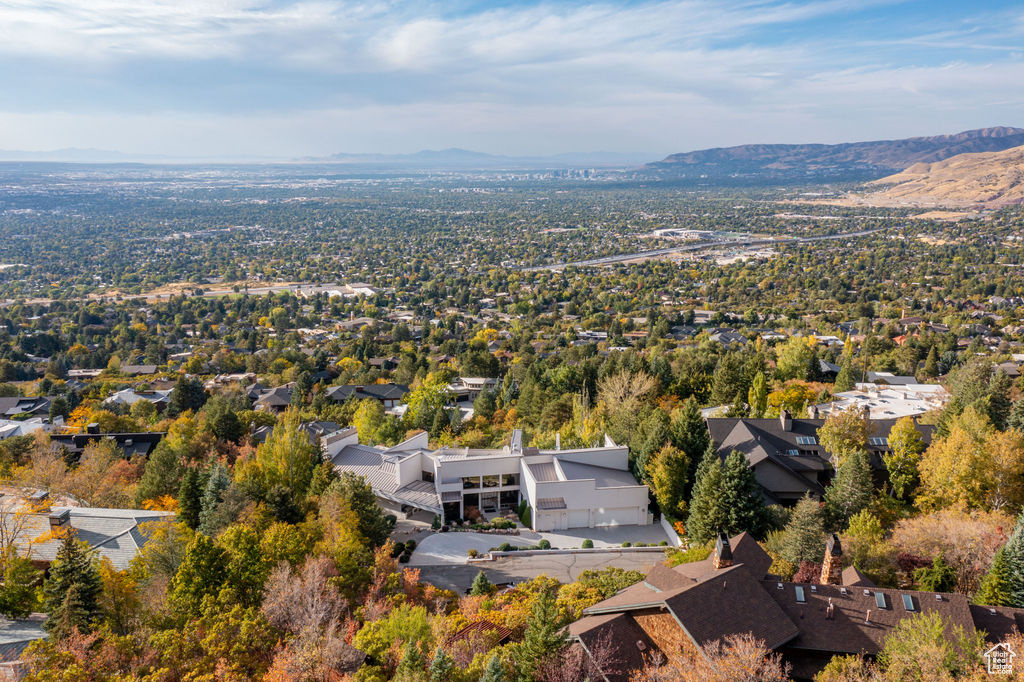 Bird\'s eye view featuring a mountain view