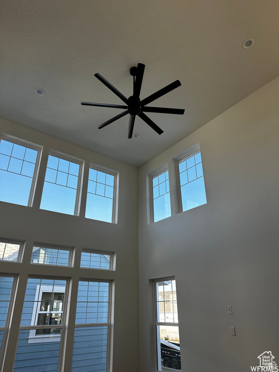 Room details with ceiling fan