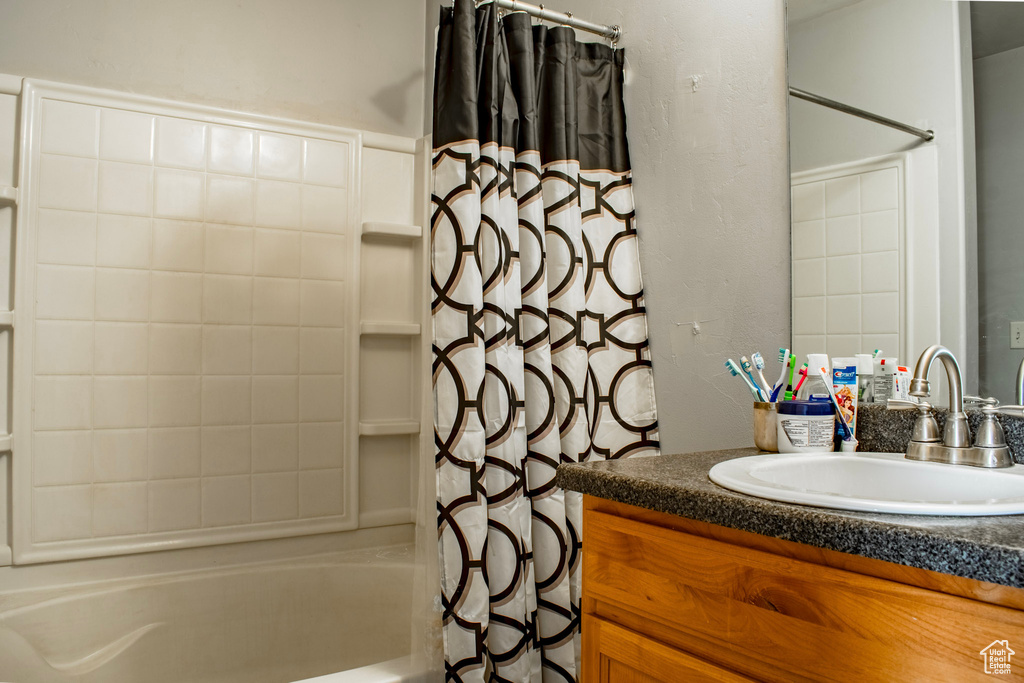 Bathroom with vanity and shower / bath combo with shower curtain