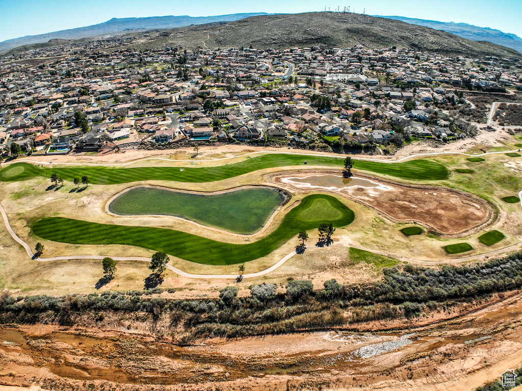 Aerial view with a mountain view