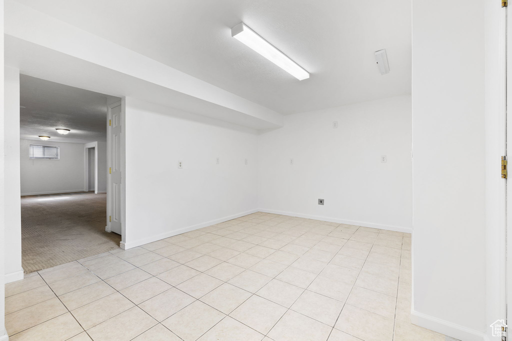 Unfurnished room featuring light tile flooring