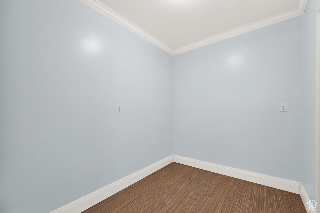 Empty room with crown molding