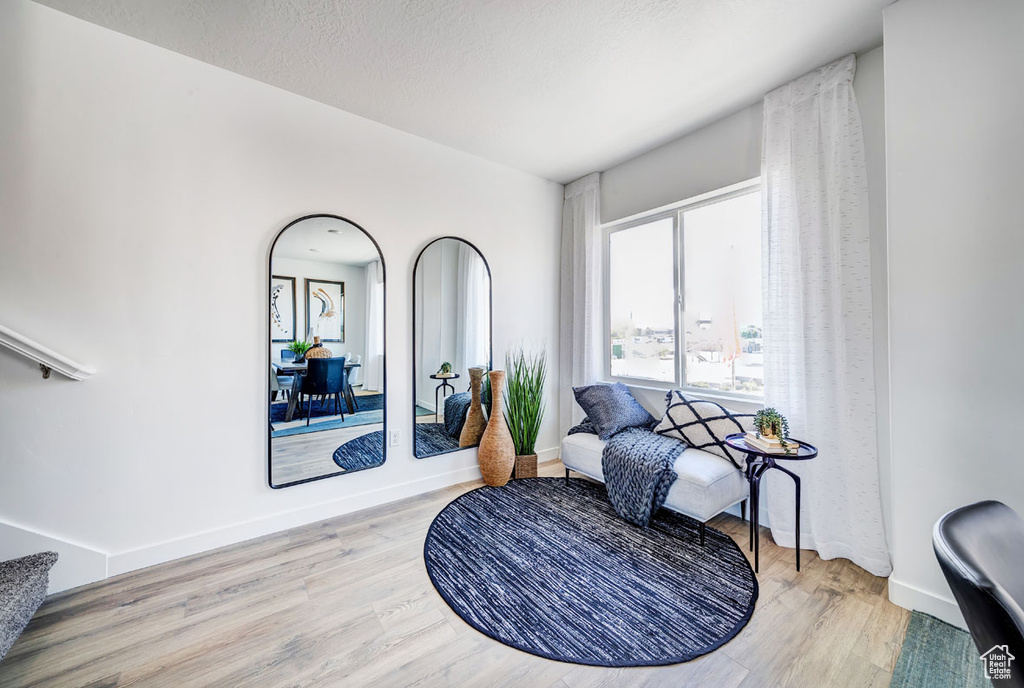 Living area with light hardwood / wood-style flooring
