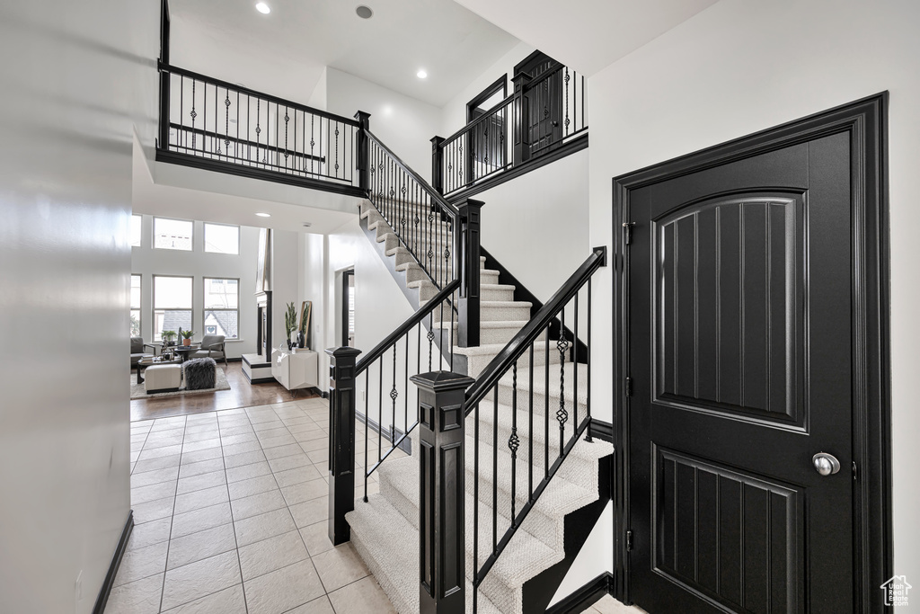 Foyer entrance with a high ceiling and light tile floors