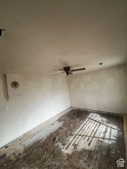 Unfurnished room with ceiling fan
