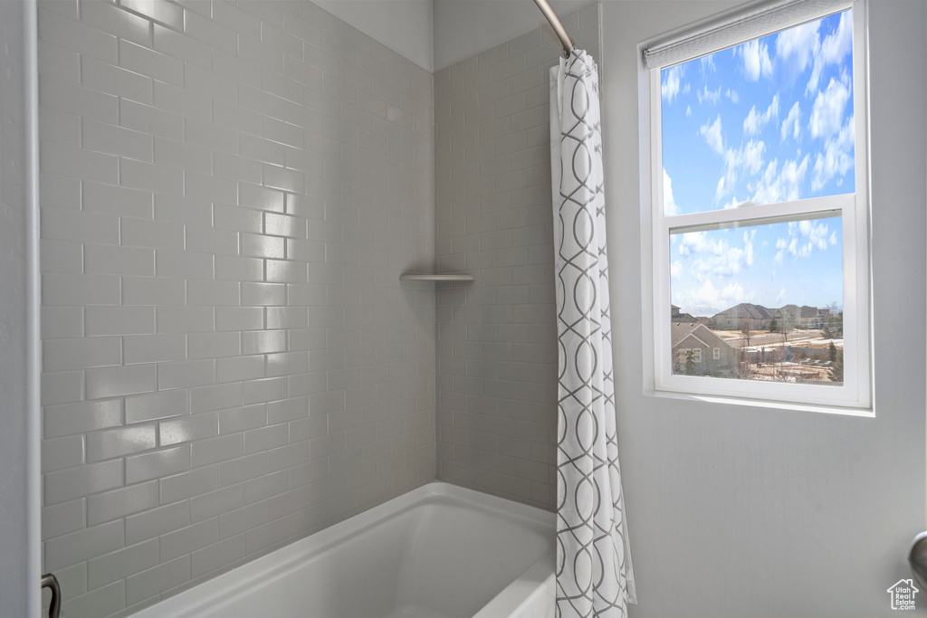 Bathroom with shower / tub combo with curtain