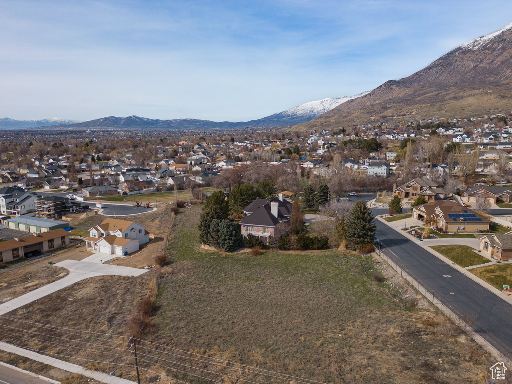 Aerial view with a mountain view
