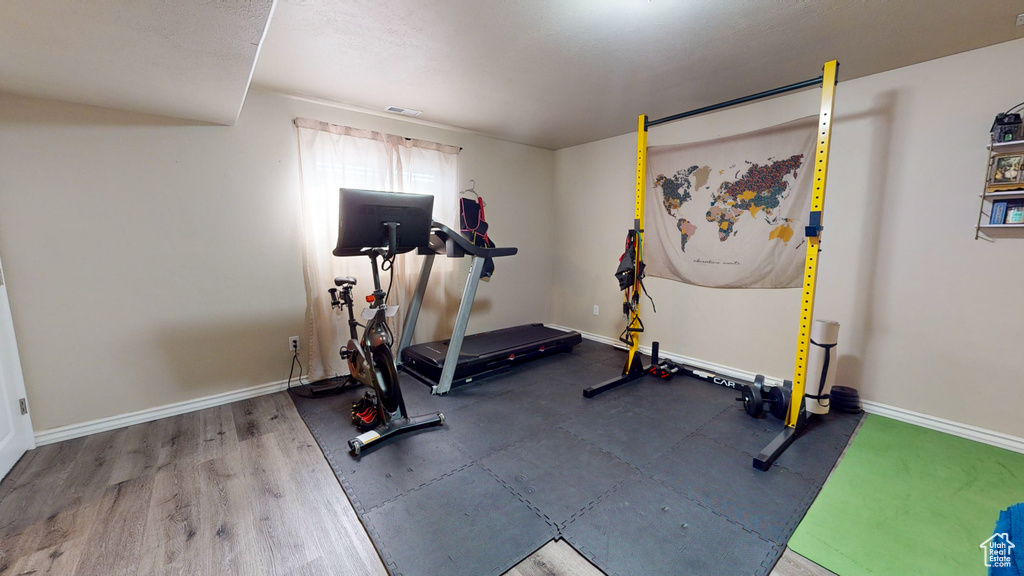 Exercise room with dark wood-type flooring