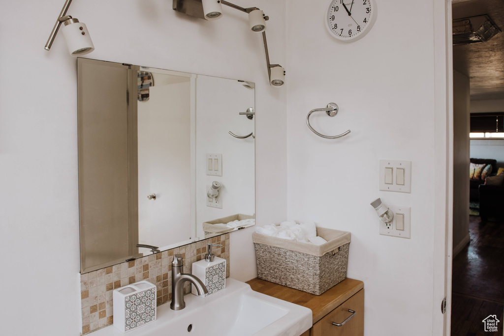 Bathroom with large vanity and backsplash
