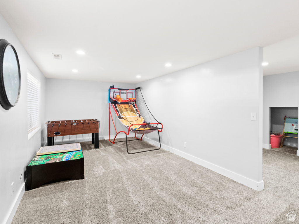 Recreation room with light carpet