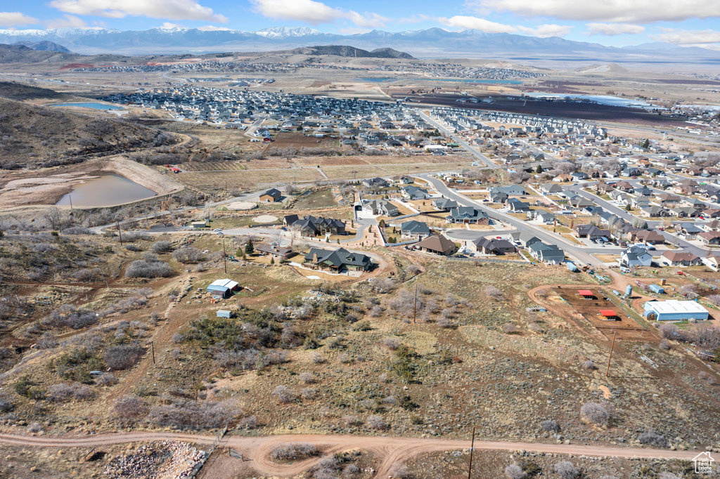 Aerial view with a mountain view