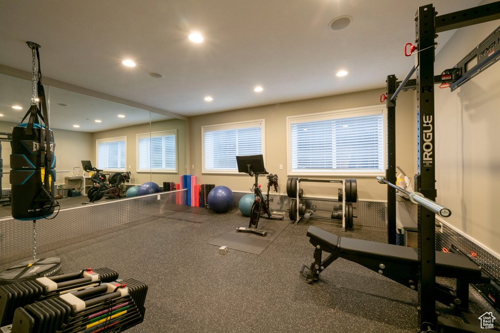Exercise room with carpet