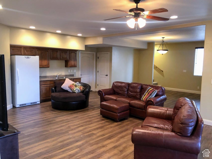 Living room featuring sink, hardwood / wood-style flooring, and ceiling fan
