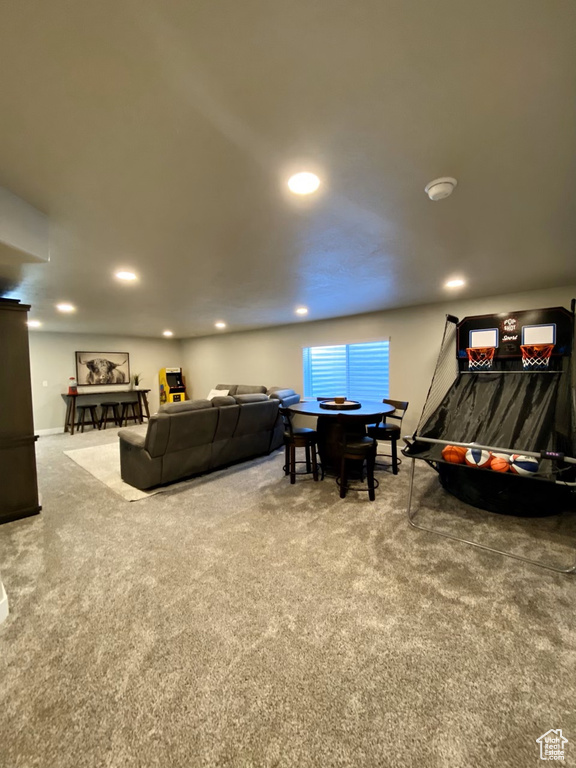 Game room with carpet floors