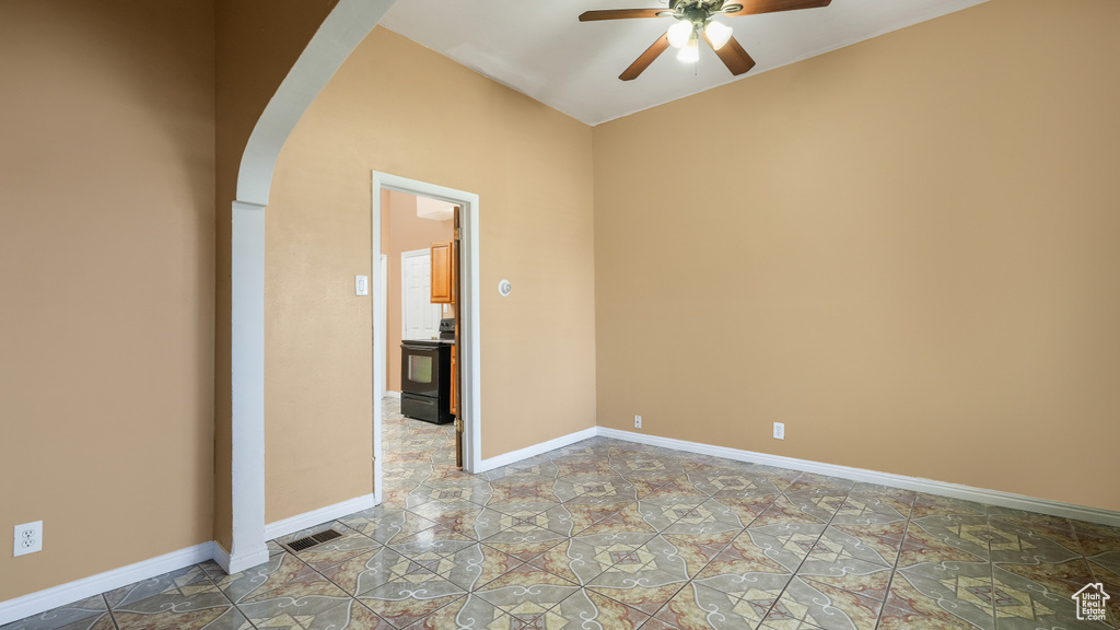 Tiled spare room with ceiling fan
