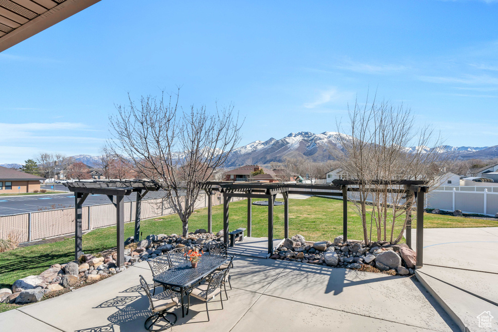 View of patio featuring a pergola and a mountain view