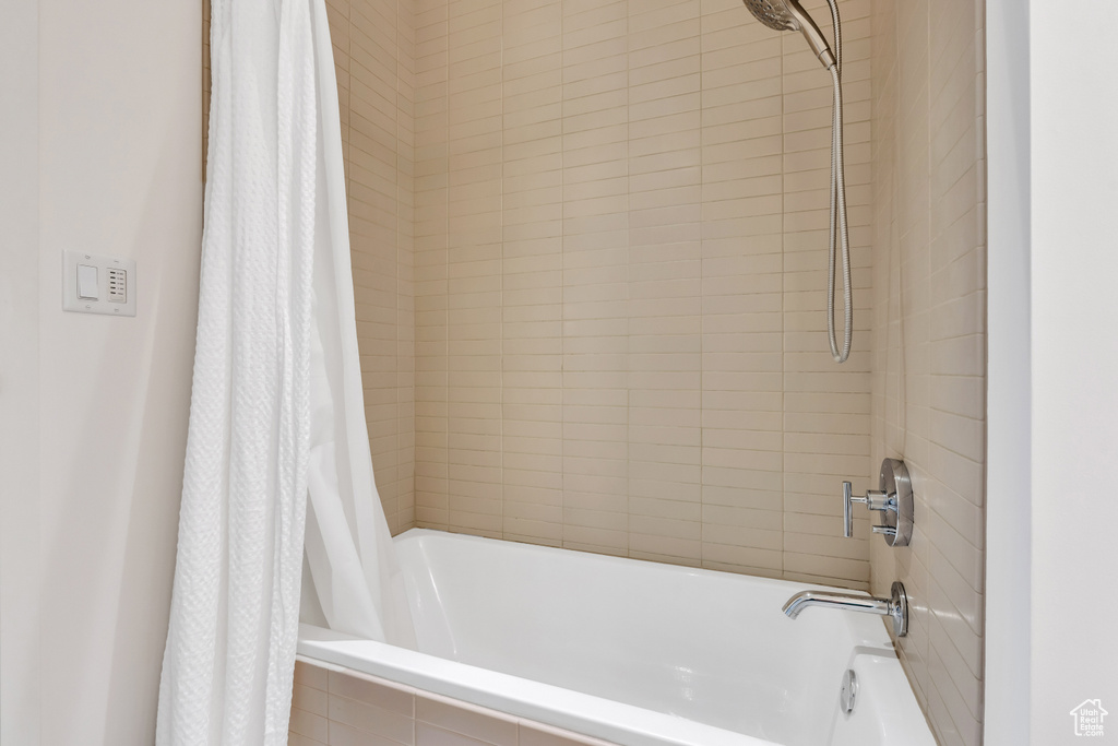 Bathroom with shower / tub combo with curtain