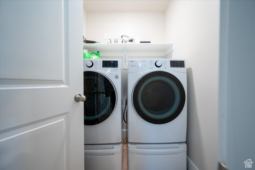 Washroom with washer and clothes dryer