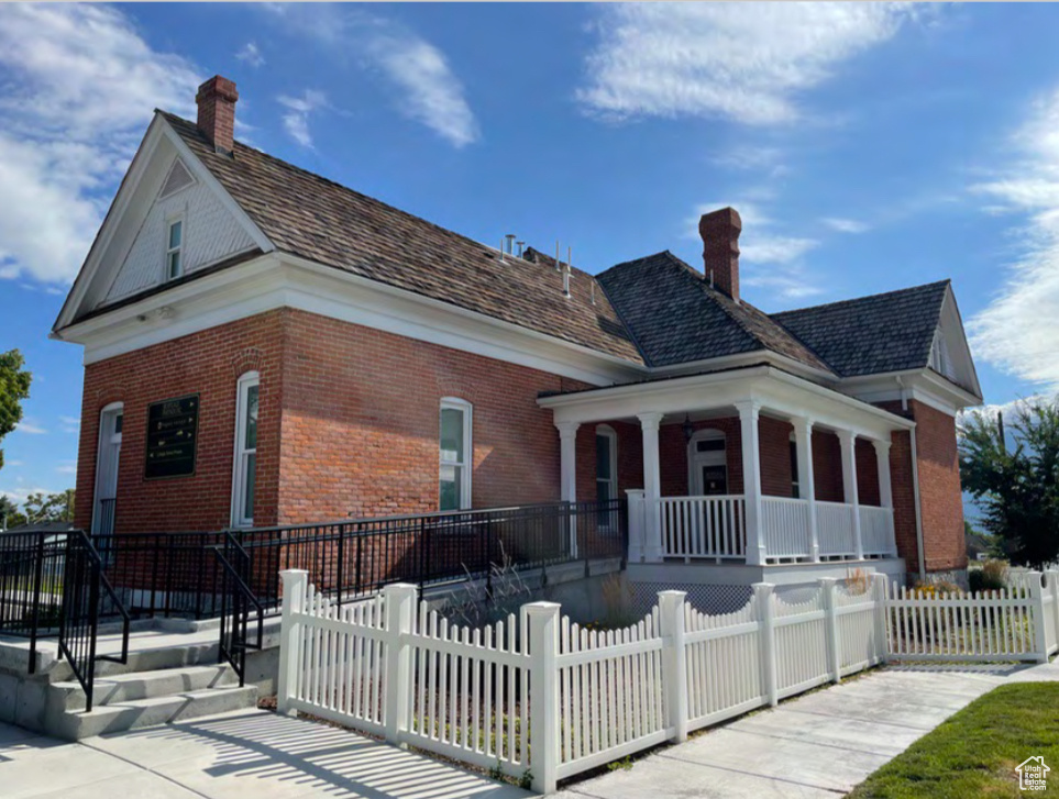 View of front of property featuring a porch