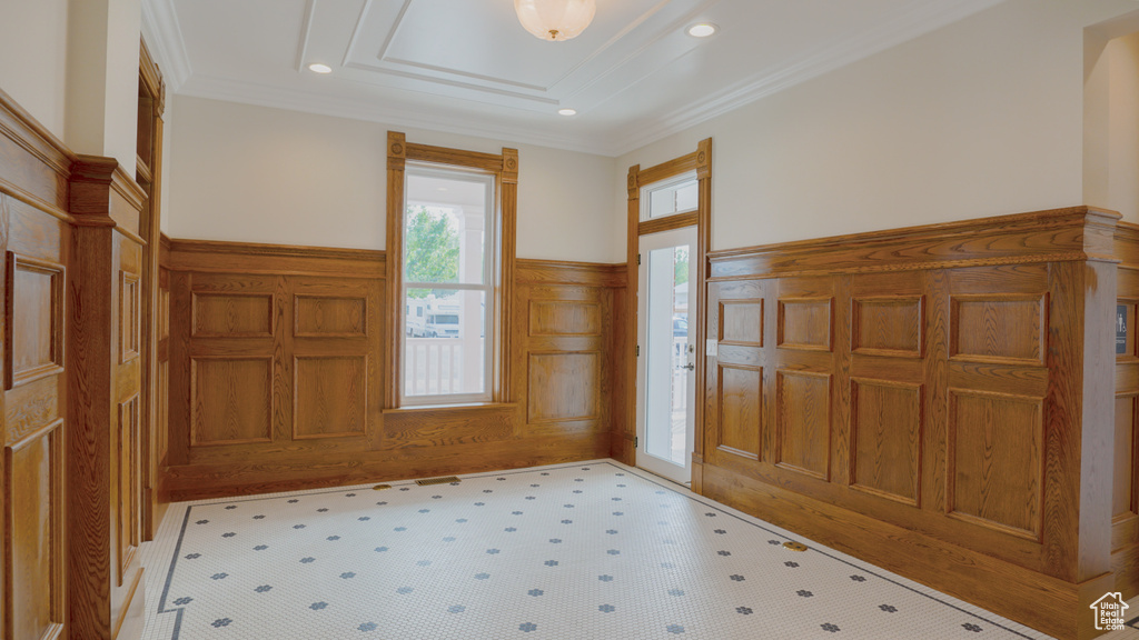 Entrance foyer with ornamental molding