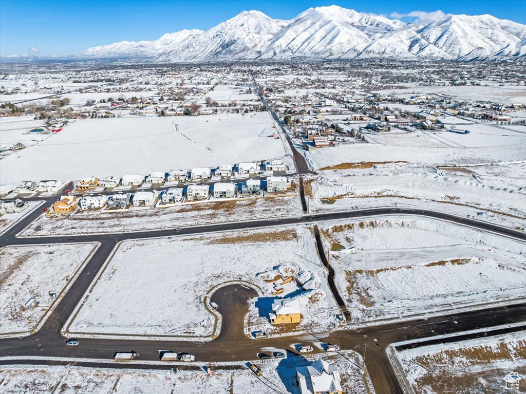 Snowy aerial view featuring a mountain view
