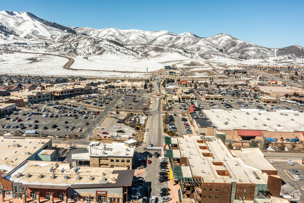 Bird's eye view with a mountain view