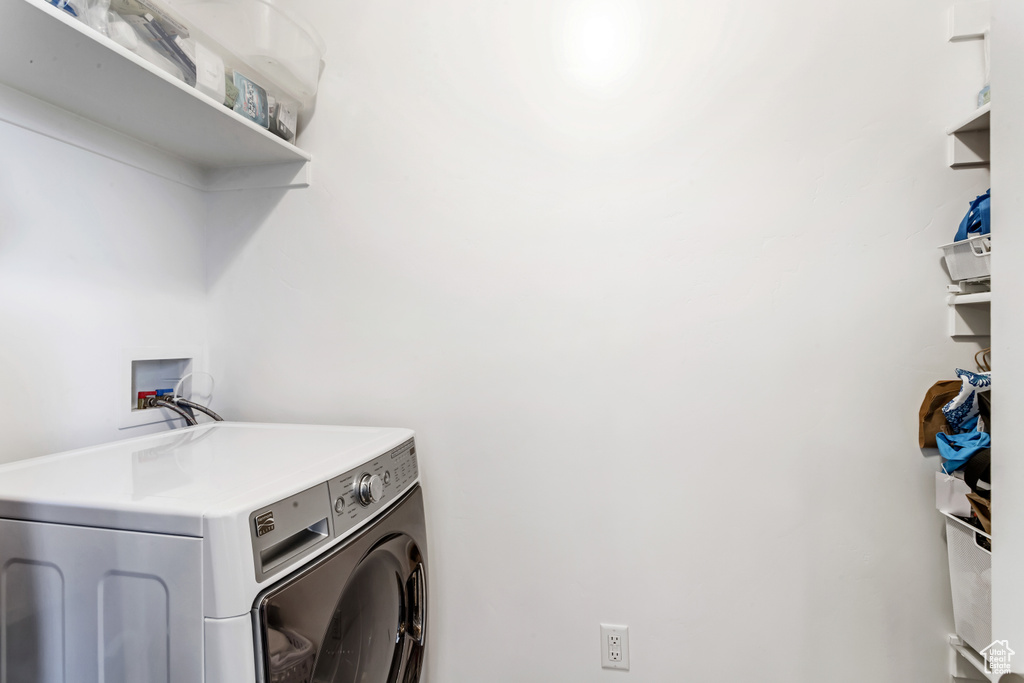 Laundry area with washing machine and dryer and washer hookup