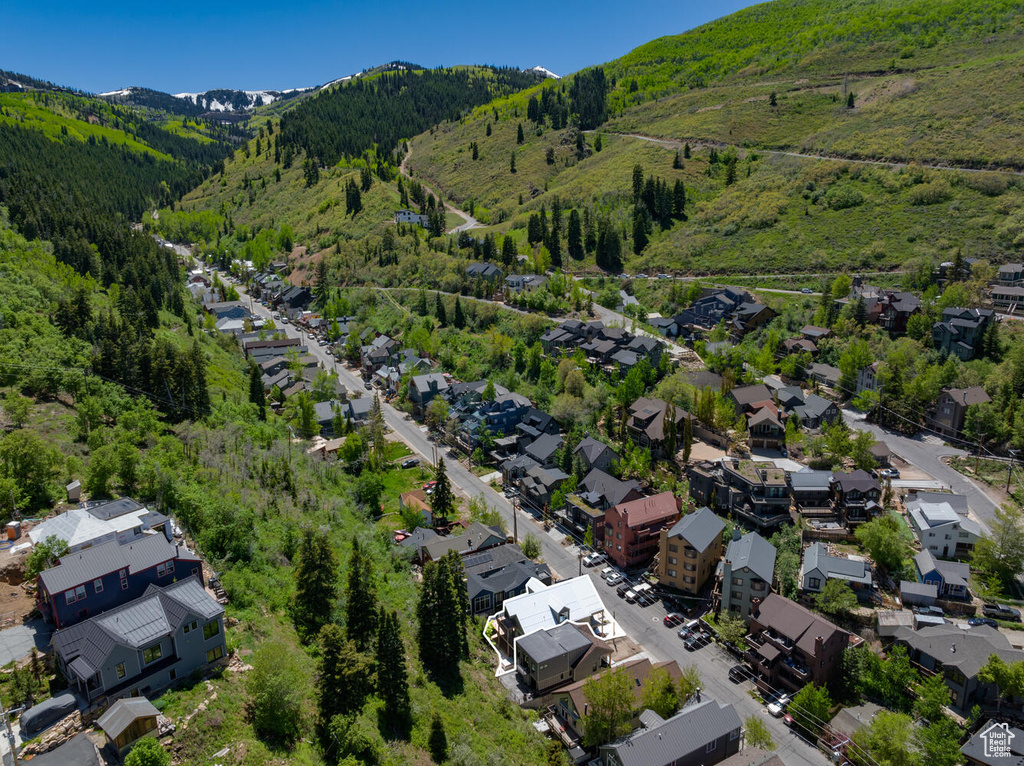 Drone / aerial view featuring a mountain view