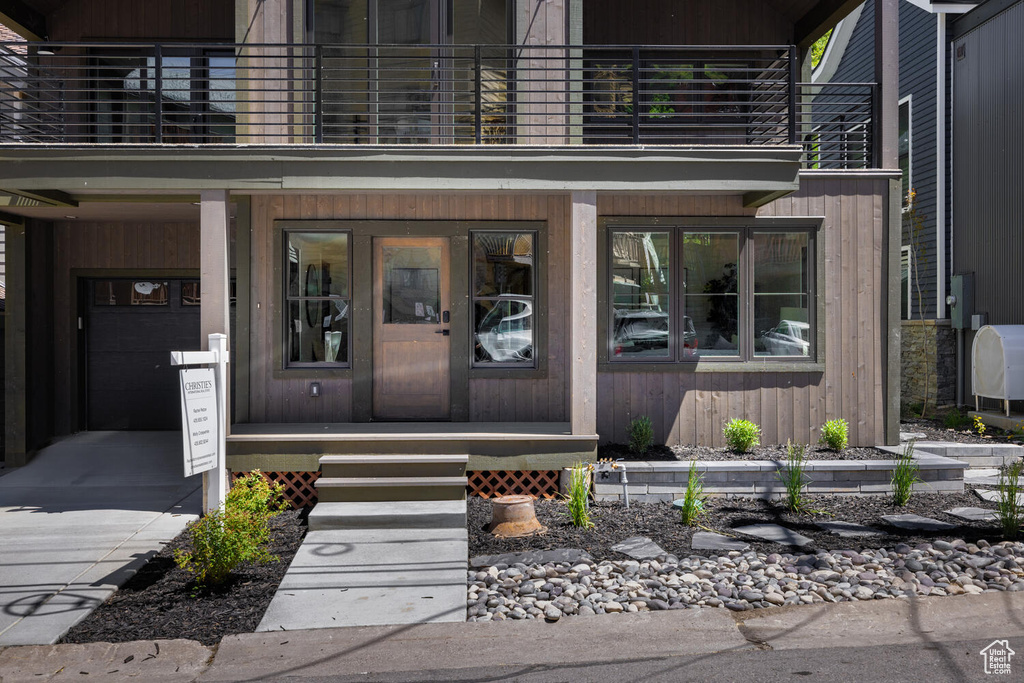 Property entrance featuring a balcony