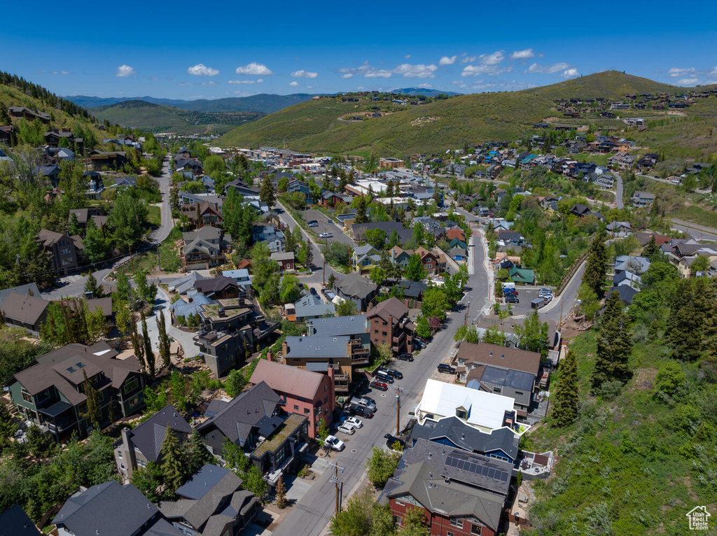 Drone / aerial view featuring a mountain view