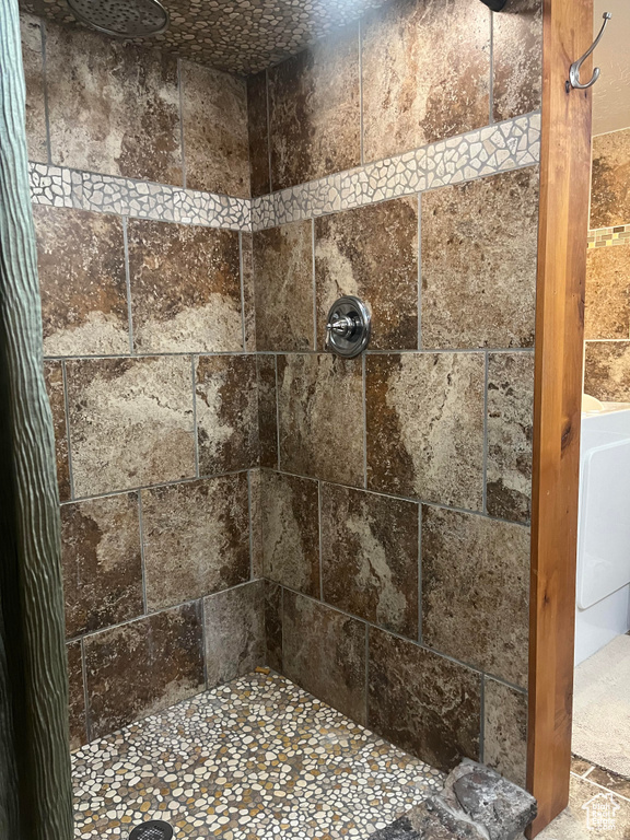 Details with a tile shower