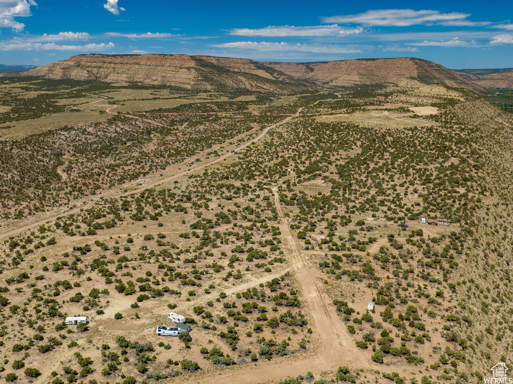 Birds eye view of property featuring a mountain view