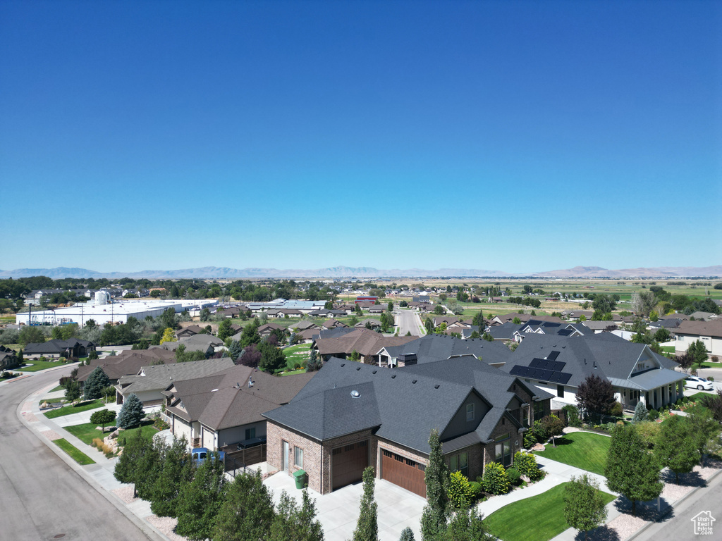 Aerial view with a mountain view