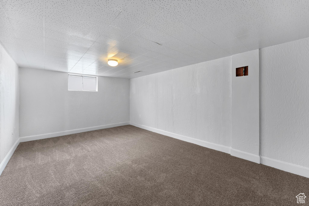 Empty room with carpet