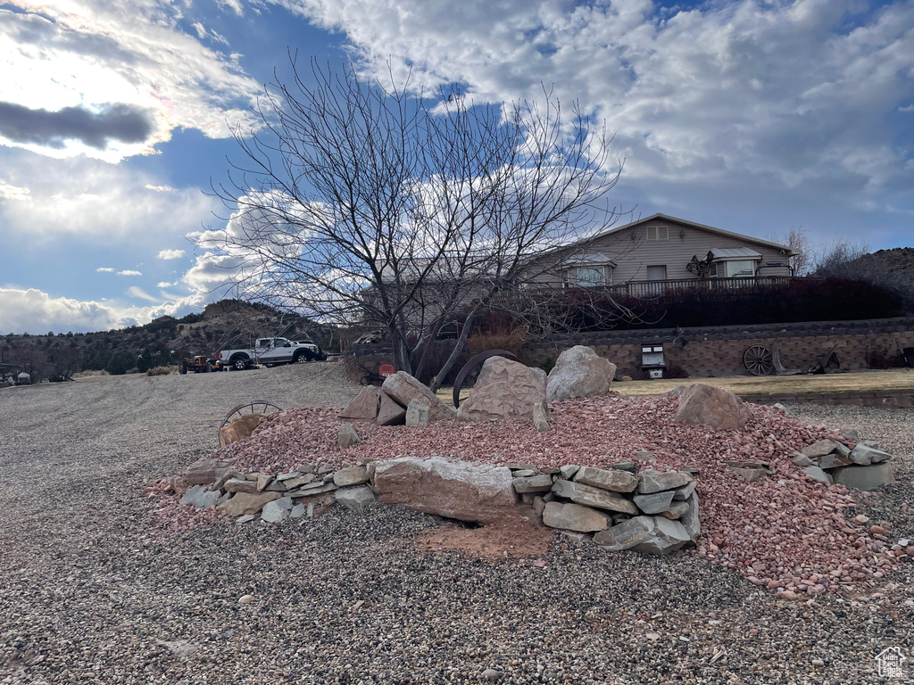 View of yard with a mountain view