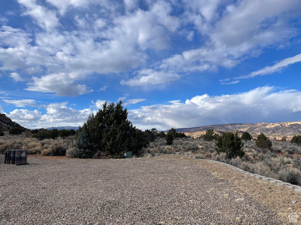 View of yard featuring a mountain view