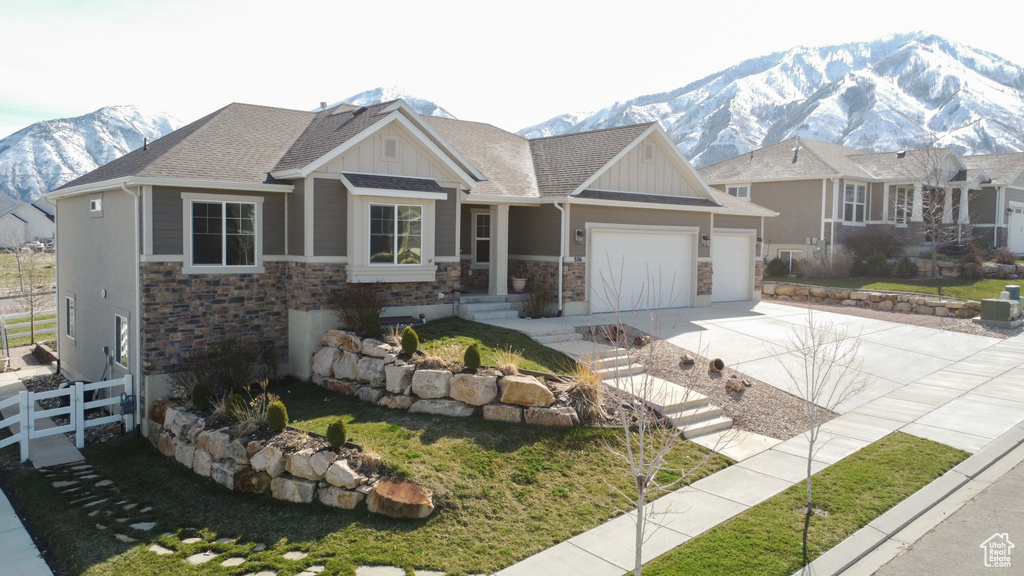 Craftsman-style home with a mountain view