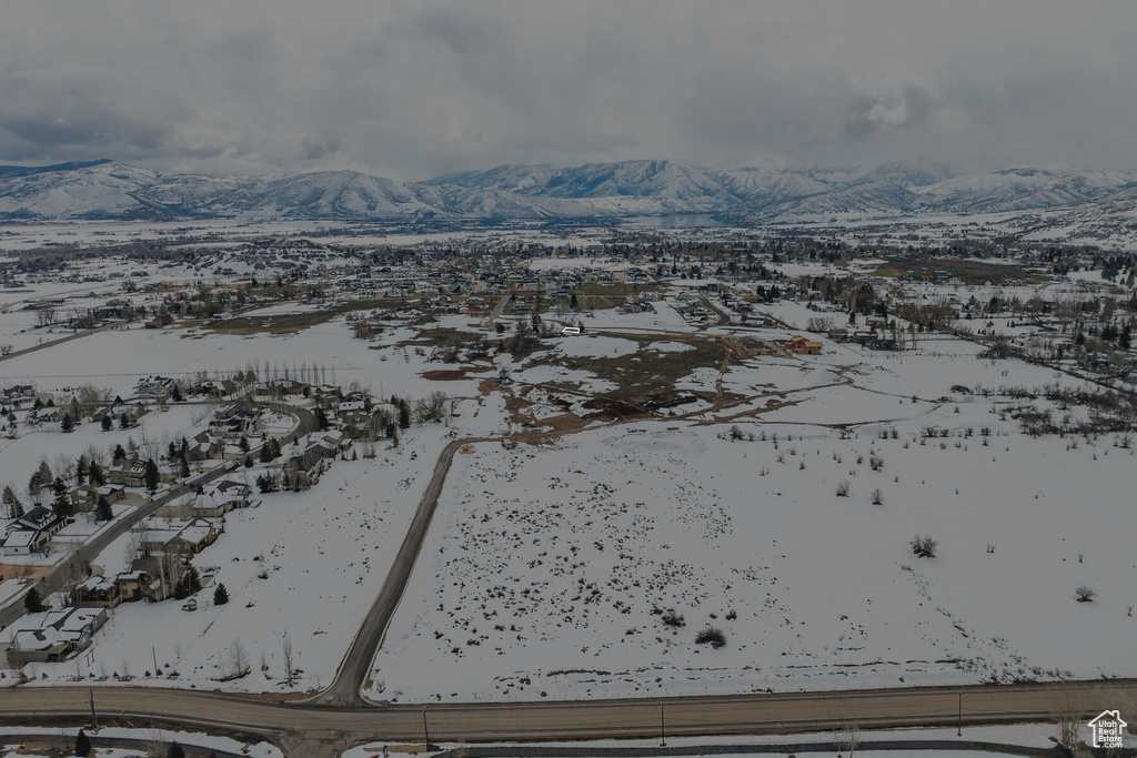 Snowy aerial view with a mountain view