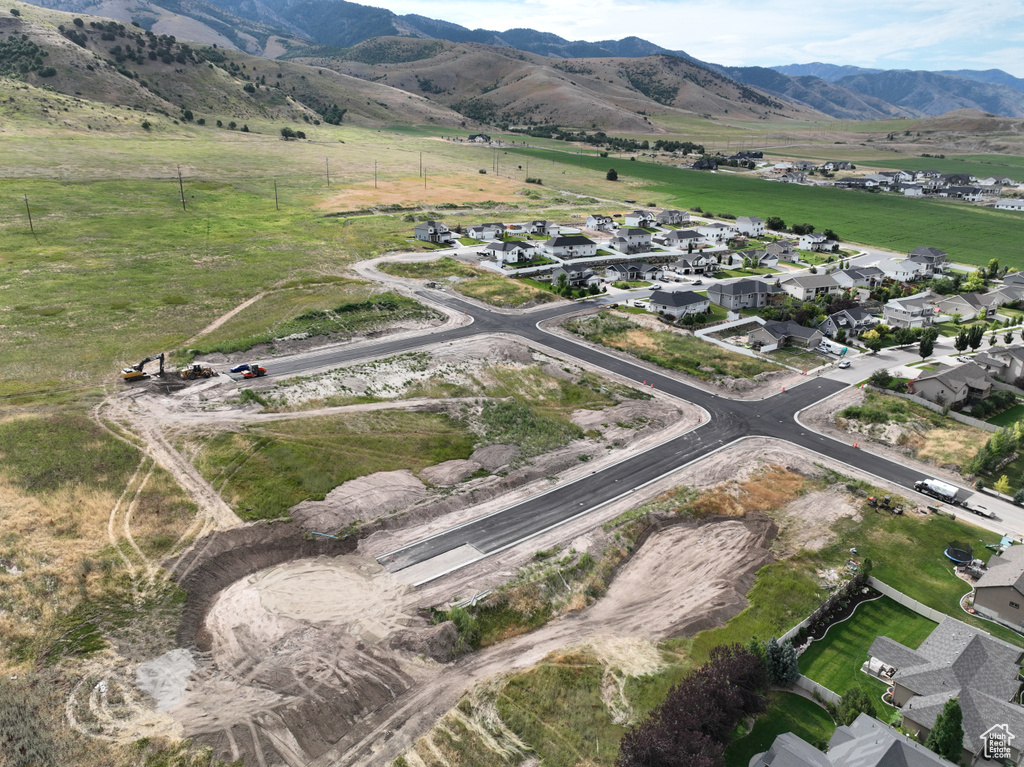 Aerial view with a mountain view