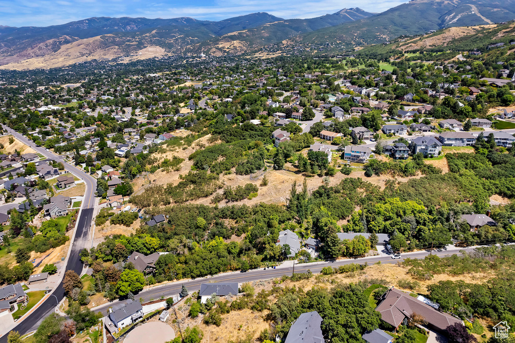 Drone / aerial view featuring a mountain view