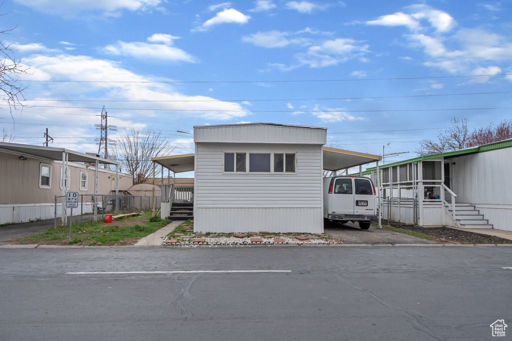 View of manufactured / mobile home