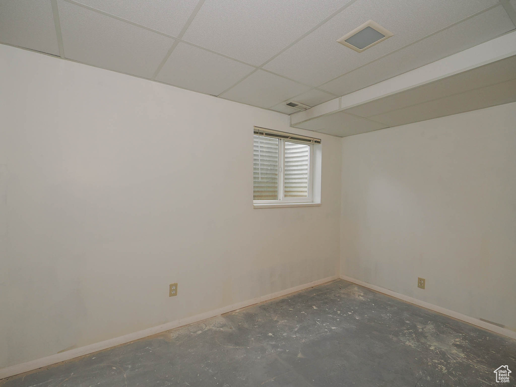 Empty room with a drop ceiling