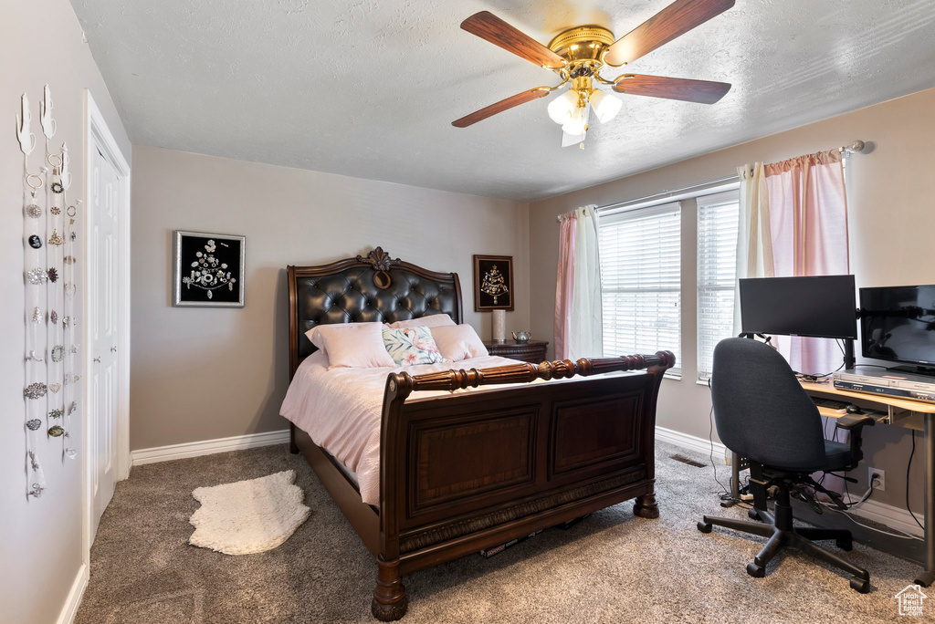 Bedroom featuring light carpet, a textured ceiling, a closet, and ceiling fan